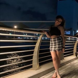 Meet your Posher, Janidelys